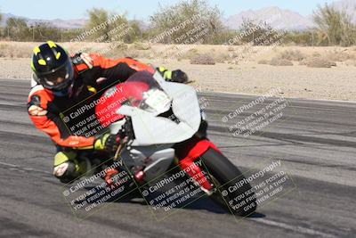 media/Dec-04-2025-Racers Edge (Thu) [[5ebc9f124d]]/3-B Group/3-Session 2 (Turn 7 Inside)/